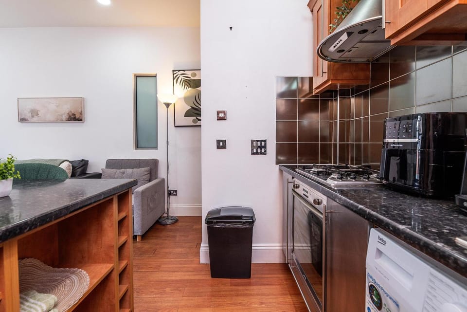 NG1 City Retreat II Free Parking II Balcony II Sleeps 5 Apartment in Nottingham