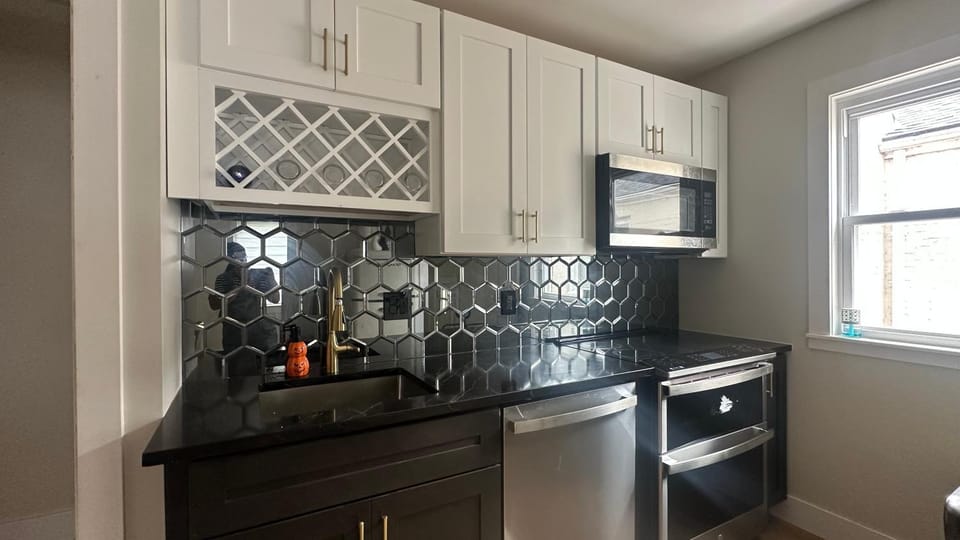 Modern 3-Bedroom Private Home Villa in University City