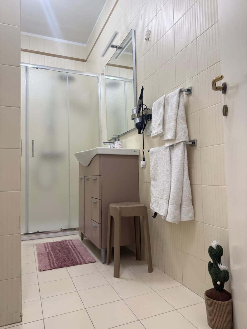 Shower, Bathroom, towels
