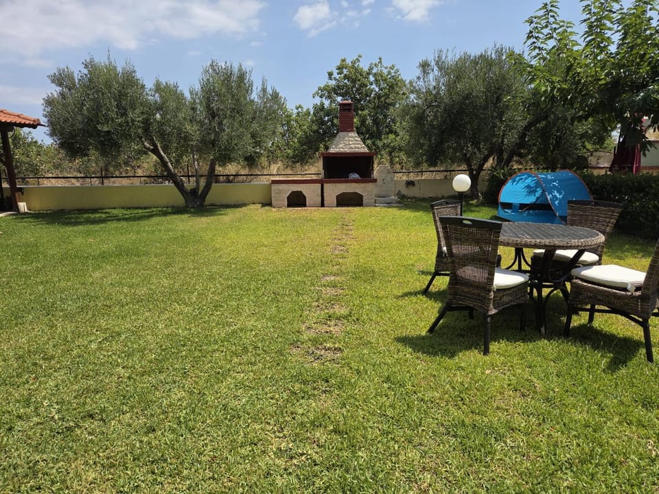 Property building, Patio, Day, Natural landscape, Garden