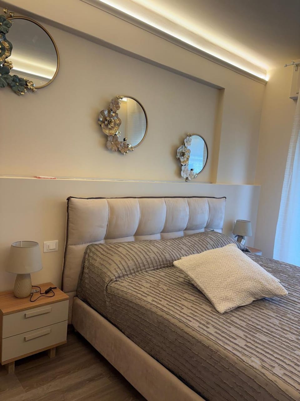 WELCOME RIVIERA-COLOMBO 12-102-totalmente rinnovato luglio 2026-3 camere da letto CIASCUNA CON CONDIZIONATORE -150 m dal centro - parcheggio a 20 euro al giorno da prenotare -parking at 20 euro per day if available Apartment in Rapallo