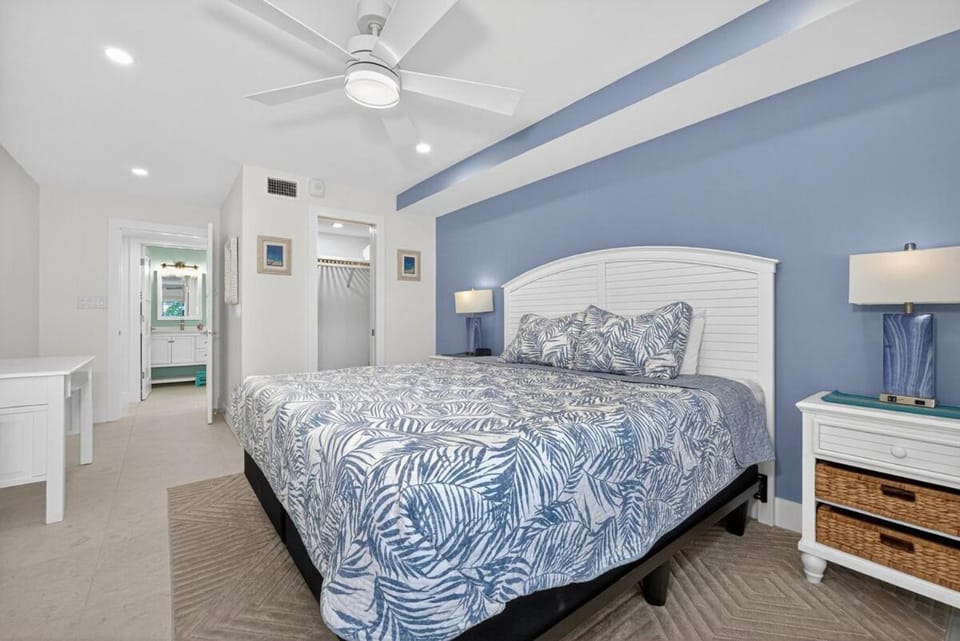 Estero Beach Club - Newly Renovated Condo - Direct View of Pool, Beach and Gulf Apartment in Estero Island
