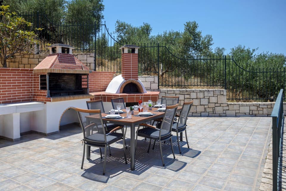 BBQ facilities, Dining area