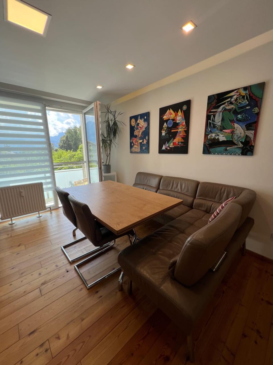 Seating area, Dining area