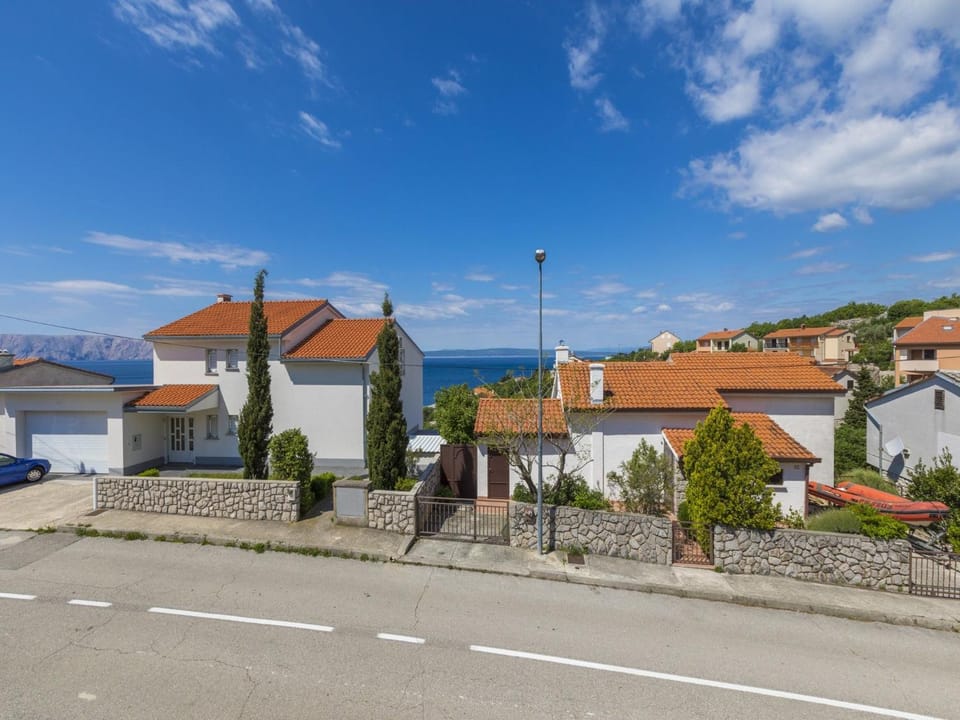 City view, Sea view