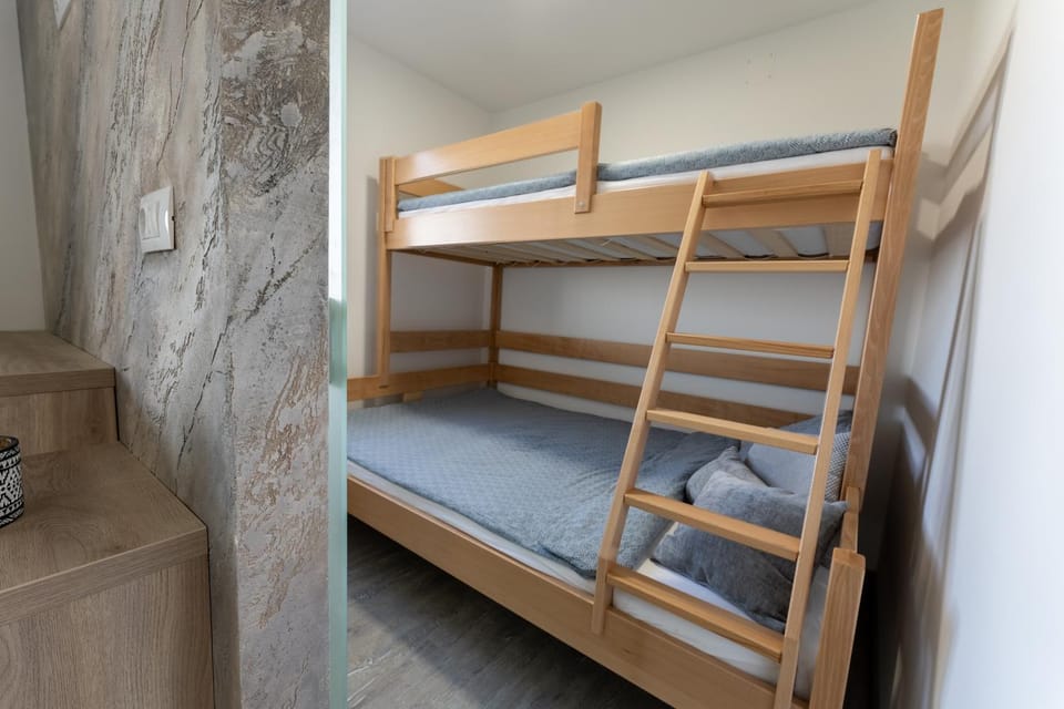 bunk bed