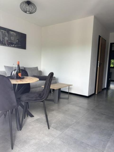 Seating area, Dining area