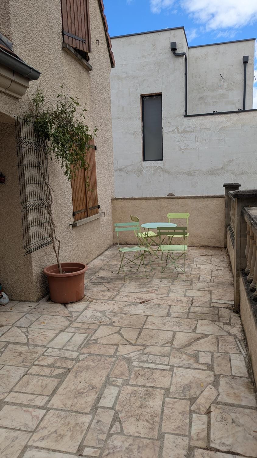Patio, Day, Balcony/Terrace