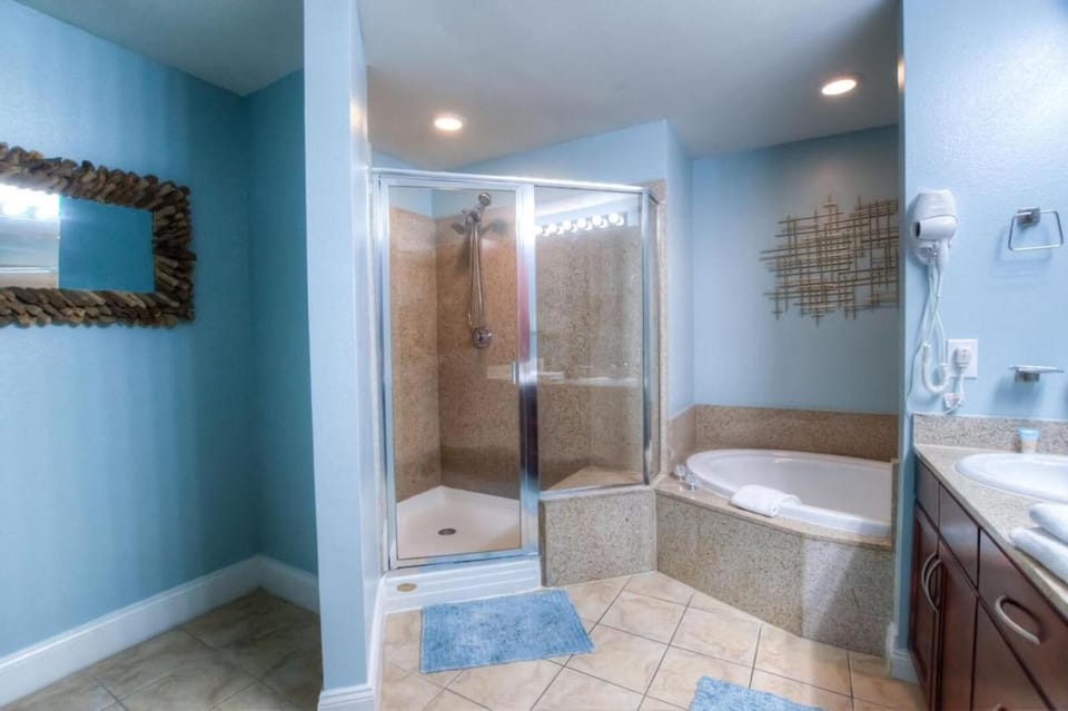Laketown Wharf 829! Near the Beach, 2BR, 2BA & Bunk Beds Apartment in Panama City Beach