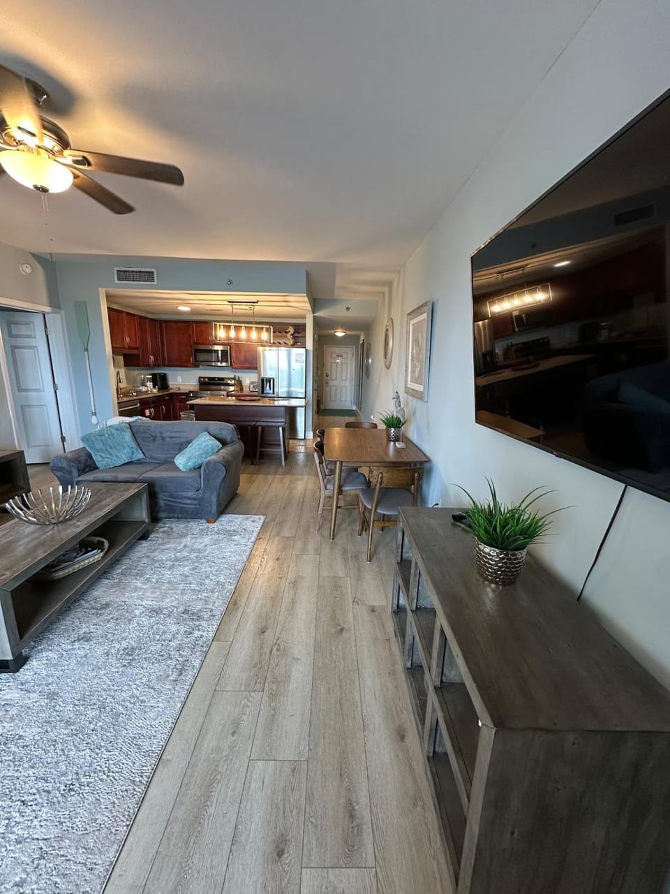 Laketown Wharf 829! Near the Beach, 2BR, 2BA & Bunk Beds Apartment in Panama City Beach