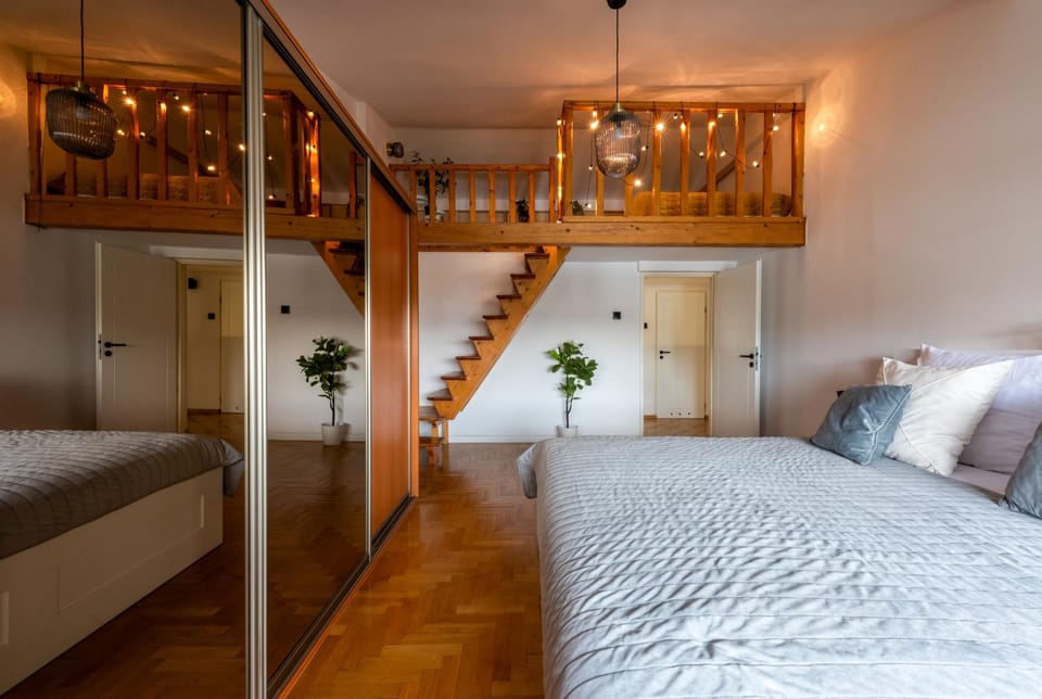 Metropolis, Old Town, WAWEL, 110 m2, 3 rooms, 2 bathrooms, big and very comfortable Apartment in Krakow