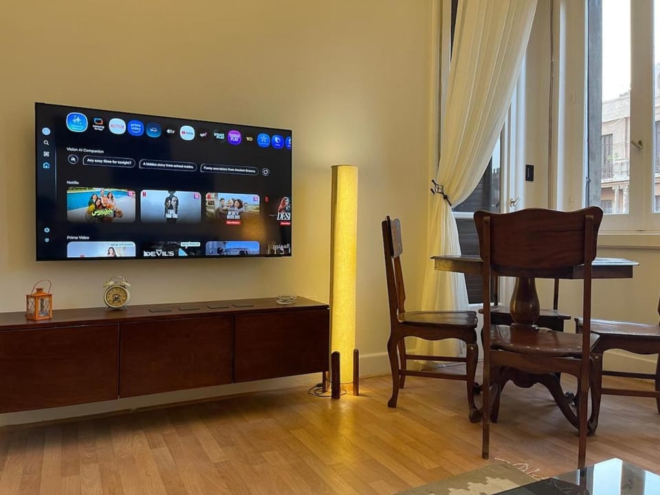 Elegant Downtown Cairo apt with Balcony and Views Apartment in Cairo