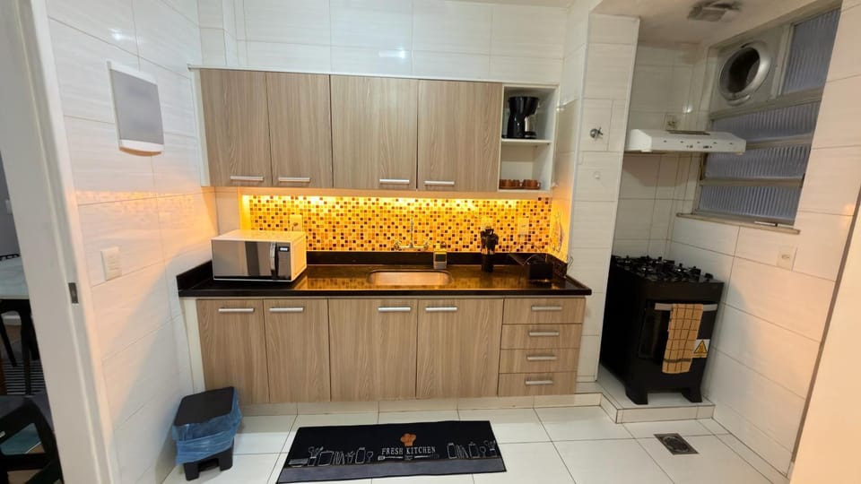 Coffee/tea facilities, Kitchen or kitchenette, oven, stove, toaster