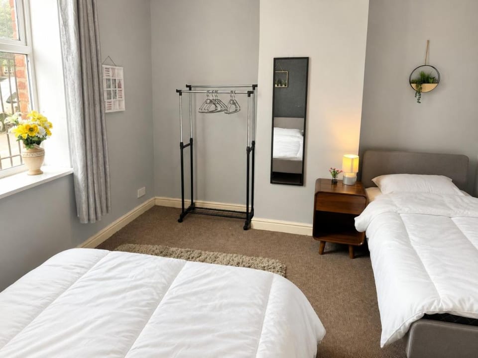 Contractor Stay near BAE, Sleeps 4, WiFi Apartment in Barrow-in-Furness