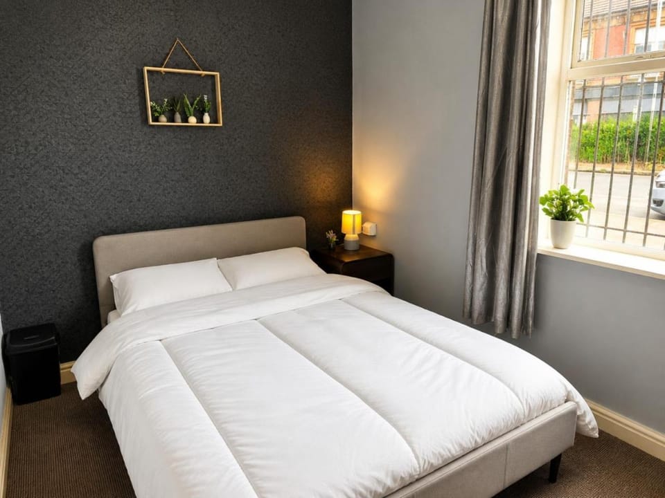 Contractor Stay near BAE, Sleeps 4, WiFi Apartment in Barrow-in-Furness