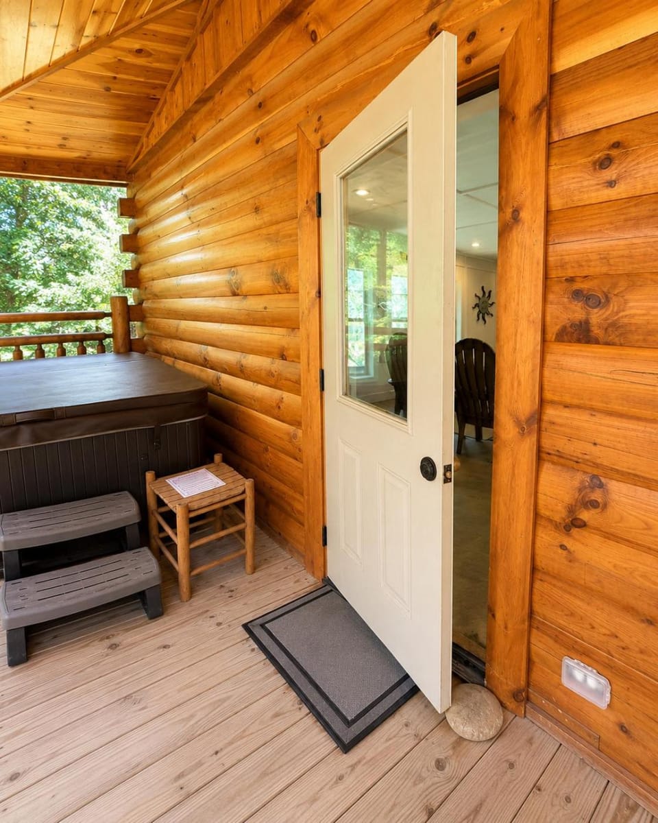 Black Bear Lodge Nature lodge in Pigeon Forge