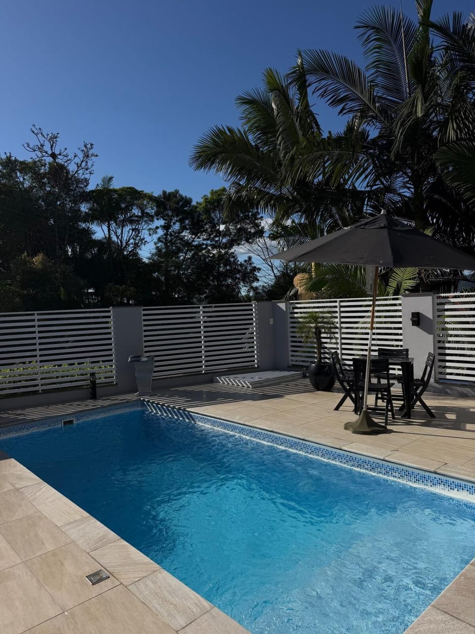 Casa moderna com piscina 3 quartos e área de festa House in Jaraguá do Sul