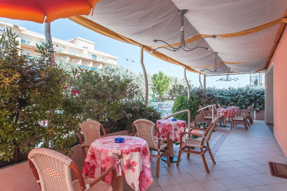 Balcony/Terrace, Garden view