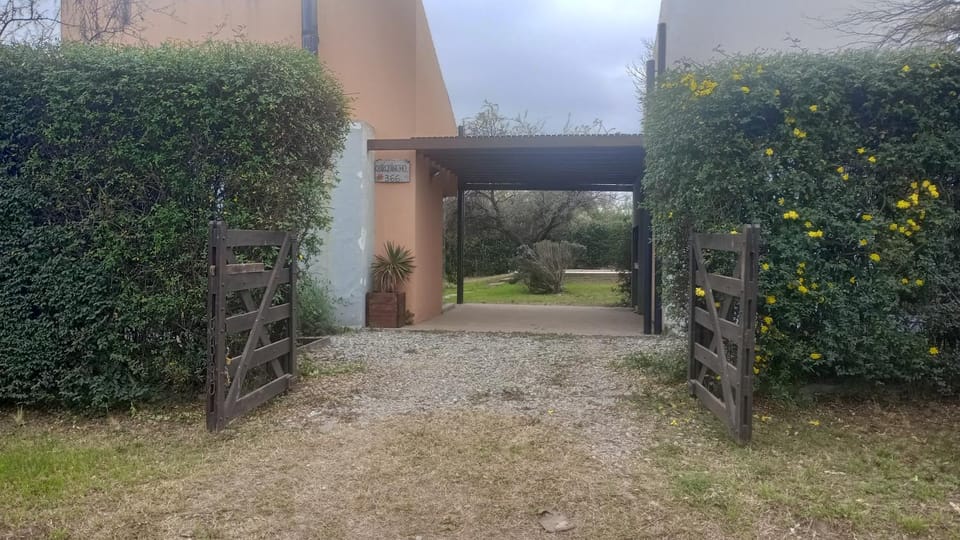 Facade/entrance, Off site