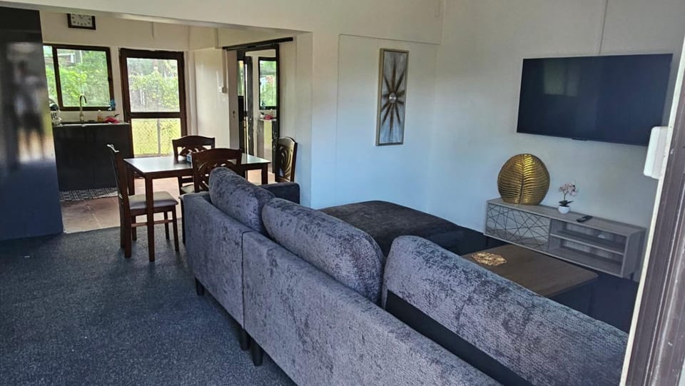 TV and multimedia, Living room, Dining area