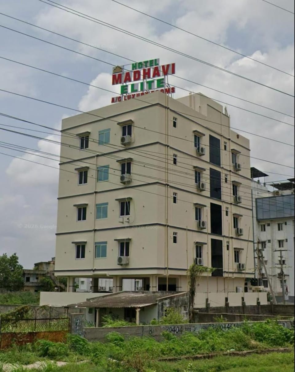 LUXURY HoTEL MADHAVI ELITE"s Hotel in Guntur