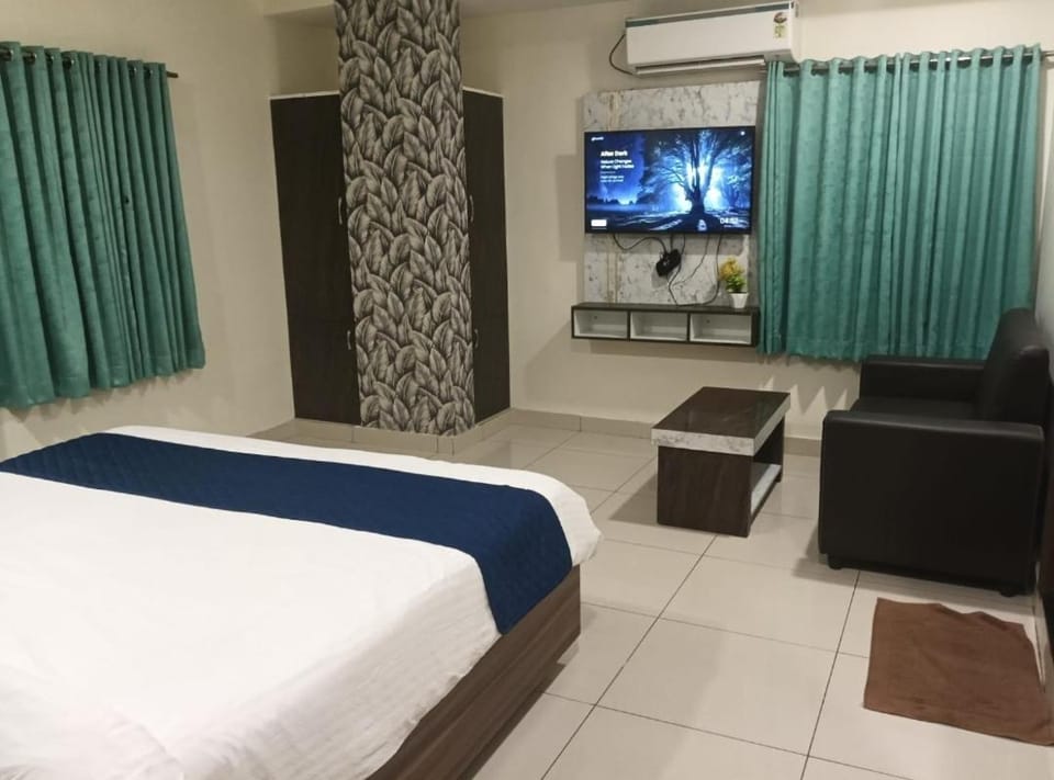 LUXURY HoTEL MADHAVI ELITE"s Hotel in Guntur