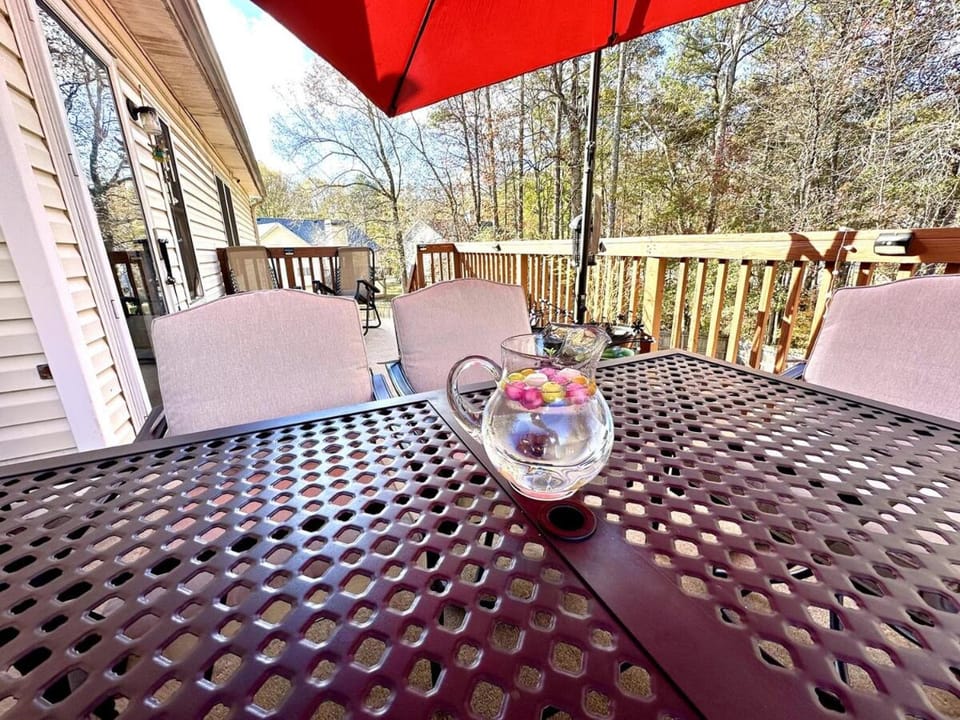 Patio, Day, Balcony/Terrace, Seating area