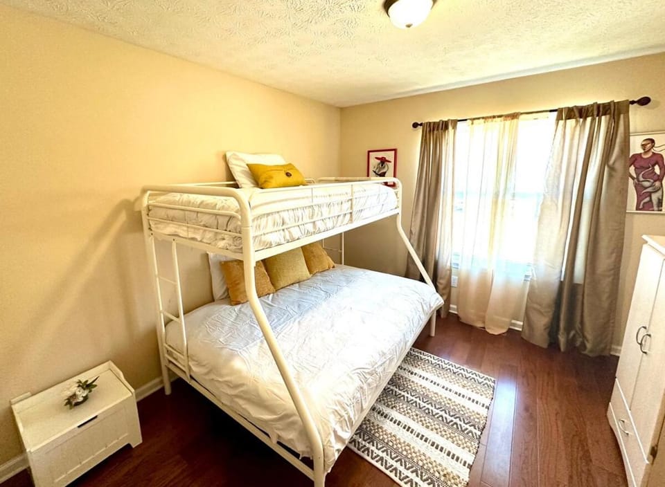 Bed, Photo of the whole room, Bedroom, bunk bed