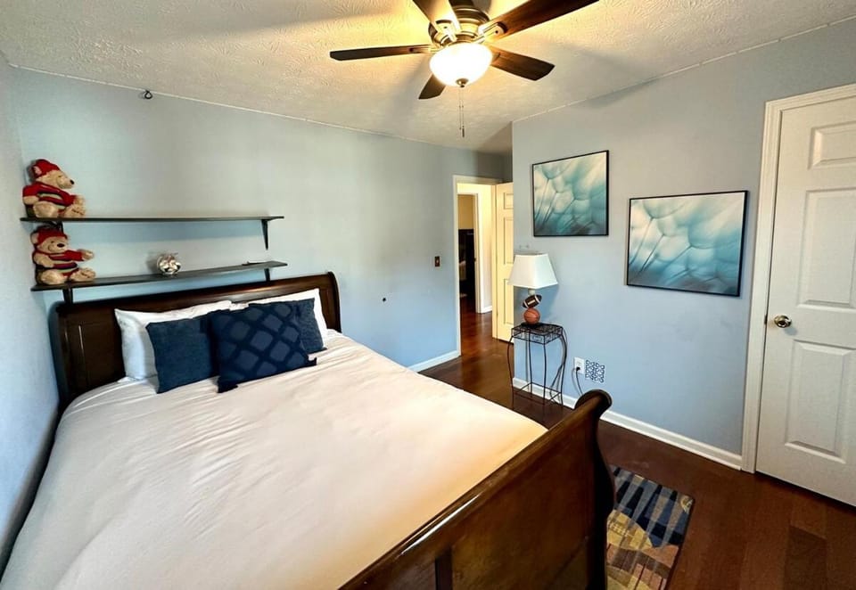 Bed, Photo of the whole room, Bedroom