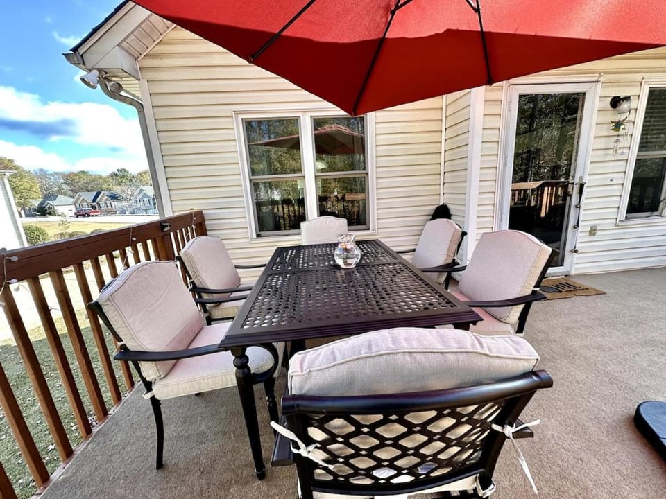 Patio, Balcony/Terrace, Seating area