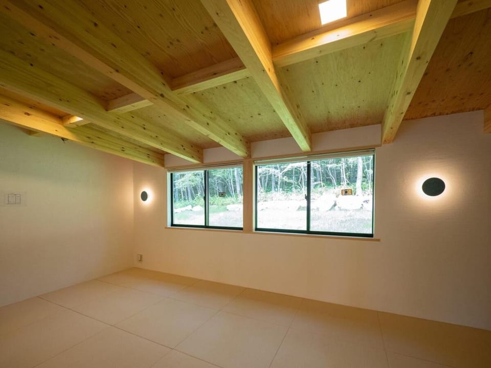 那須アーバン 森の中のモダンスタイル BBQ 薪ストーブ 家族向け ハイパークs House in Japan