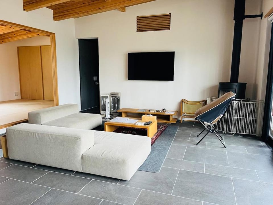 那須アーバン 森の中のモダンスタイル BBQ 薪ストーブ 家族向け ハイパークs House in Japan