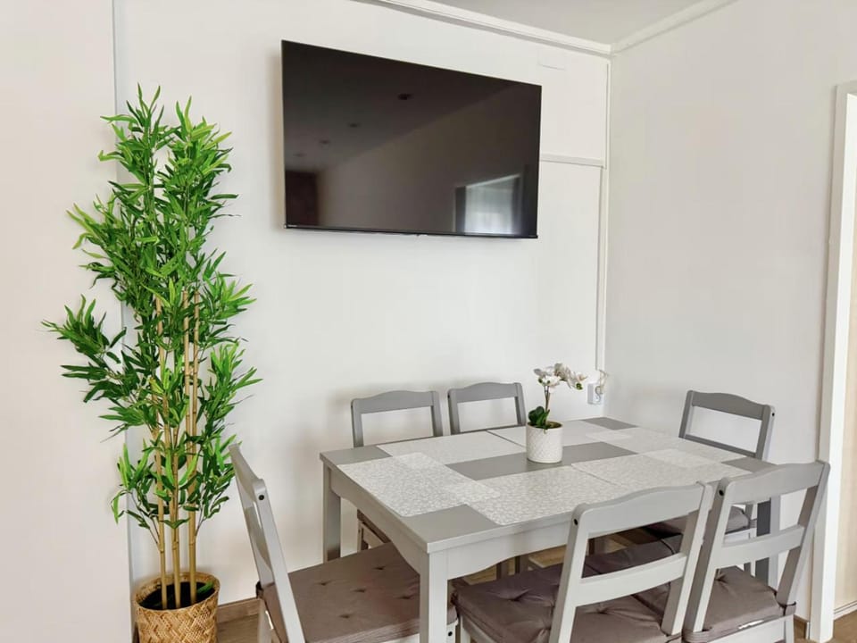 Stylish Apartment near Airport & Train Apartment in Austria