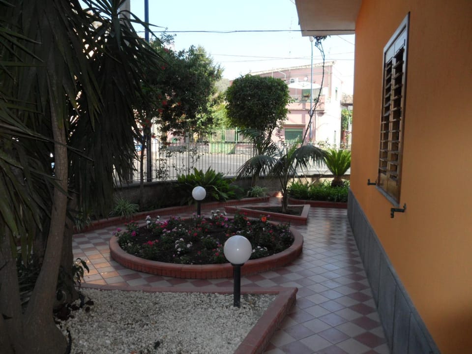 Facade/entrance, Decorative detail, Floor plan, On site