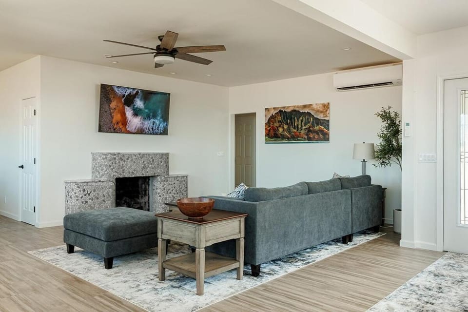 Poipu Ocean View Main Home, plus extra suite, 5 Min Walk To Beach House in Poipu