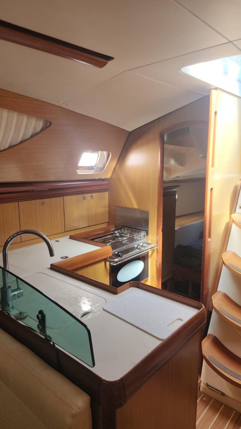 Sun Odyssey de 40' Valencia Marina Docked boat in Valencia