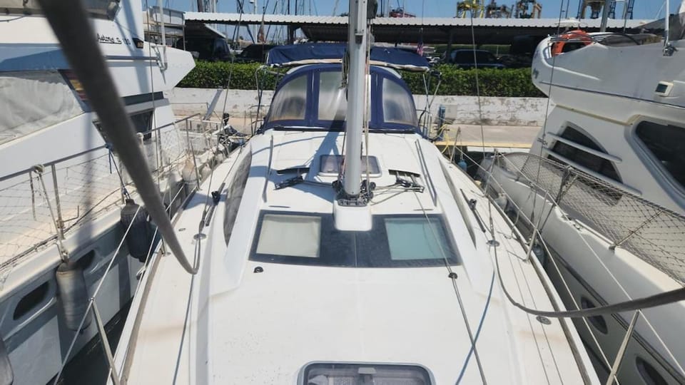 Sun Odyssey de 40' Valencia Marina Docked boat in Valencia