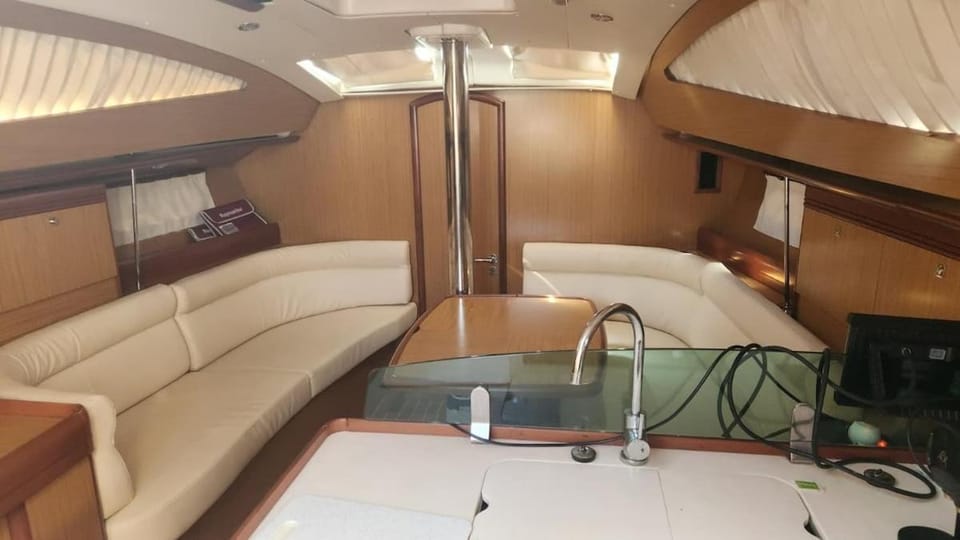 Sun Odyssey de 40' Valencia Marina Docked boat in Valencia