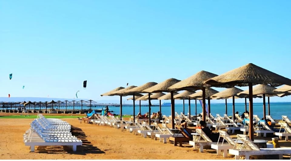Nearby landmark, Communal lounge/ TV room, Day, People, Natural landscape, Beach, Evening entertainment, Sea view, group of guests, sunbed