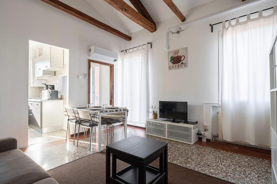 Ca' Giorgia Venice Apartment with Balcony Apartment in Venice