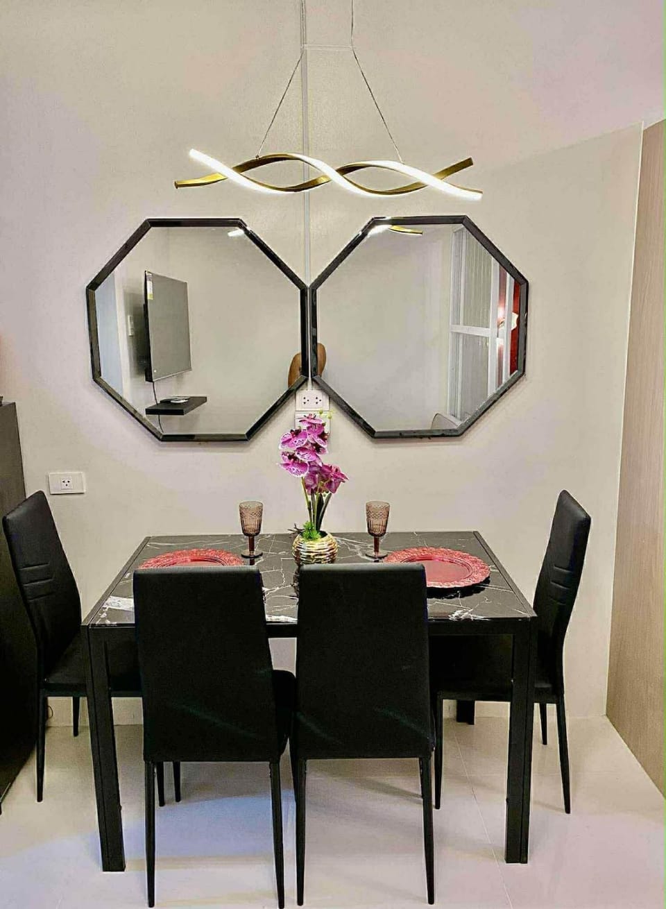 Cozy Maroon Theme and City Lights View at Night Apartment in Lapu-Lapu City