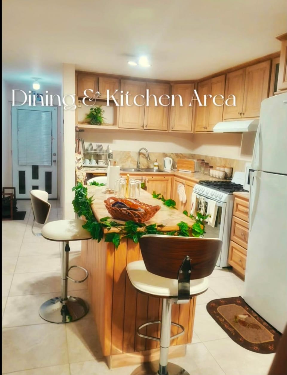 Kitchen or kitchenette, Dining area, stove