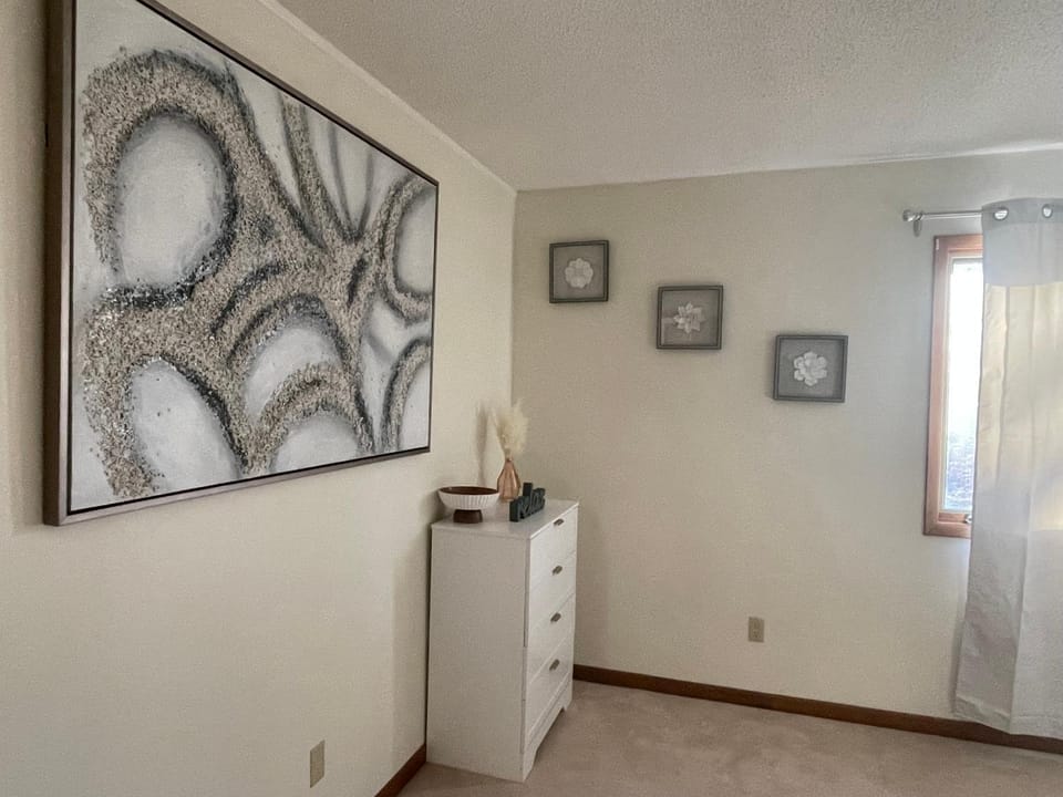 Modern Stays House in Coralville
