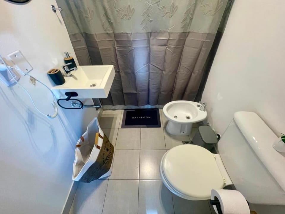 Shower, Toilet, Bathroom, bidet, towels