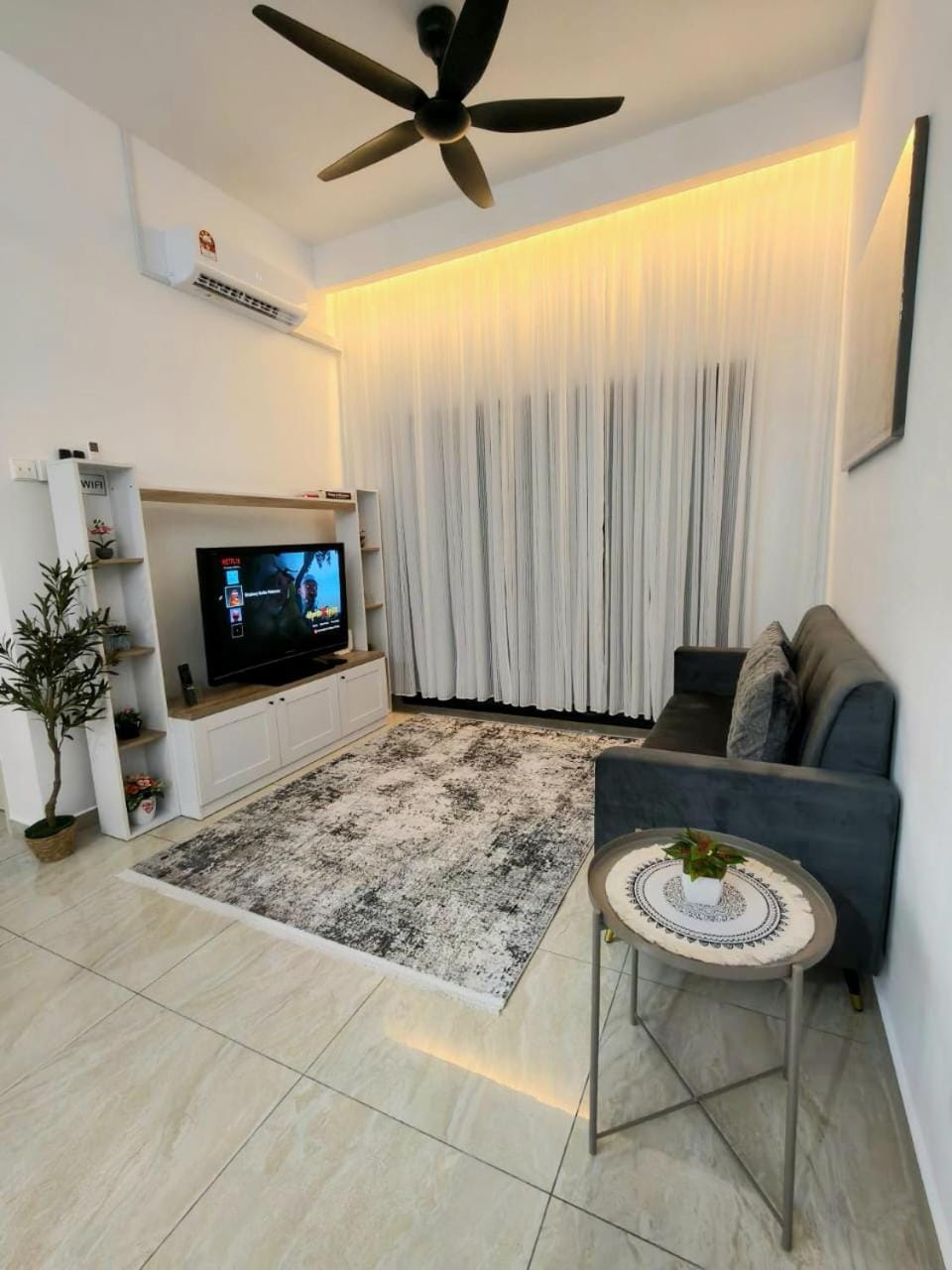 TV and multimedia, Living room, Seating area, Evening entertainment