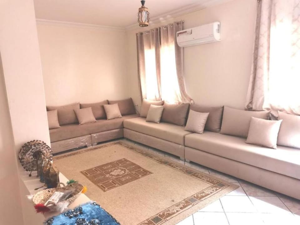 Living room, Seating area, air conditioner