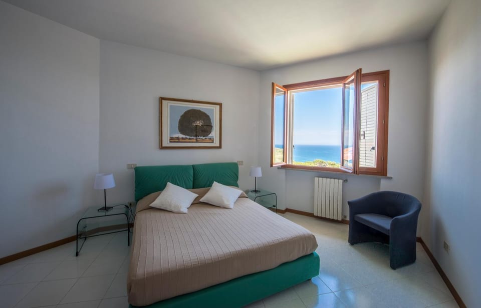 Property building, Spring, Bed, Winter, Summer, View (from property/room), View (from property/room), Bedroom, Sea view, Sea view, Seasons, Sunset, Parking, hair dryier, heating, internet, wardrobe, air conditioner