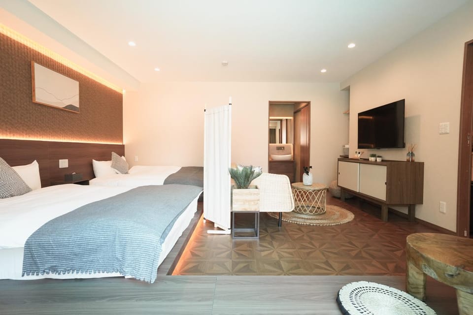 TV and multimedia, Photo of the whole room, Seating area, Bedroom