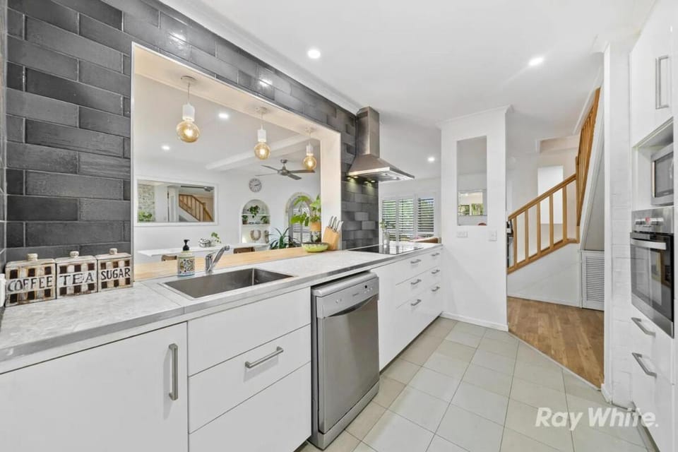 Entire spacious house with Pool 4BR 3BA House in Brisbane