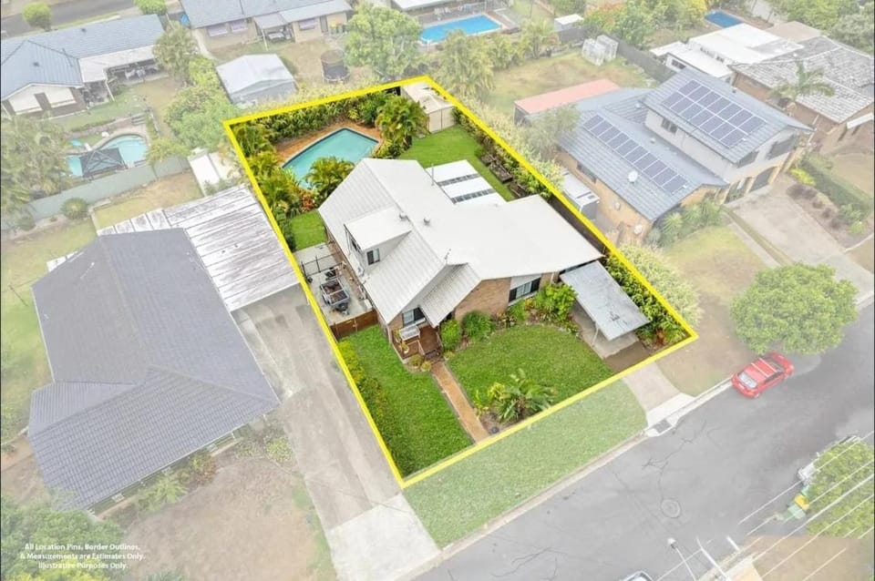 Entire spacious house with Pool 4BR 3BA House in Brisbane